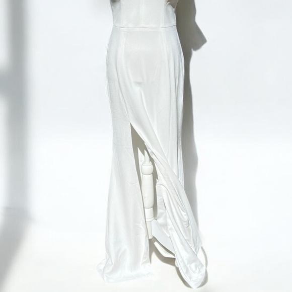 🌻NEW Dress The Population Sandra Off White Crepe Slit Gown Size Medium - Picture 7 of 13